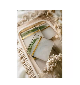 Dessous de verre en résine au look tendance pour fêtes et célébrations feuille concevant des produits de qualité exclusifs - Product Image 1