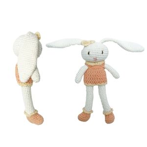 Muñeca de conejo minimalista de ganchillo con aspecto elegante Juguete hecho a mano para niños de Indonesia - Product Image 6