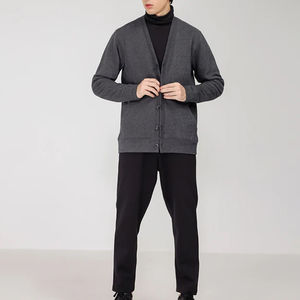 Cárdigan de punto transpirable de Letterman universitario vintage personalizado con decoración de botones con cuello en V patrón de impresión servicios OEM de invierno - Product Image 2