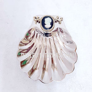 Tazón Chapado en plata con forma de concha de Metal de latón, cuenco decorativo de acento para el hogar moderno de la más alta calidad - Product Image 1