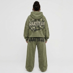 Conjunto Deportivo de Dos Piezas para Mujer, Sudadera con Capucha Extra Grande Color Verde Oliva y Pantalones Deportivos Anchos, Estilo Urbano - Product Image 2