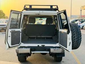 รถมือสอง ปี 2020 ฮาร์ดท็อป CC4500 V8 4x4 SUV พวงมาลัยขวา เครื่องยนต์ดีเซลเทอร์โบ เกียร์ธรรมดา ล้อแม็ก R17 พร้อมแร็คหลังคา เบาะผ้า - Product Image 3