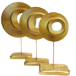 Escultura moderna de disco acanalado metálico sobre bases de madera rústica, decoración artesanal premium para mesa, ideal para el hogar y la oficina, venta al por mayor. - Product Image 4