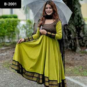Les femmes indiennes à la mode portent des robes fantaisie Vichitra Silk et Jacquerd Work Anarkali avec Georgette Fancy Dupatta Set pour mariage Wear - Product Image 5