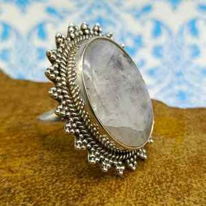 Pierre de lune semi-précieuse arc-en-ciel naturelle Cabochon de pierres précieuses anneaux de forme ovale 925 bijoux en argent sterling à prix raisonnable - Product Image 1