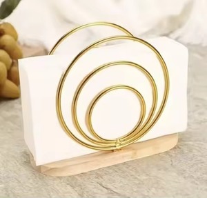 Porte-serviettes fini or de qualité supérieure avec bouton en cristal Design élégant pour une décoration de table et d'événement élégante - Product Image 2