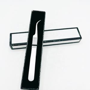 Pince à cils professionnelle en gros de qualité supérieure en acier inoxydable massif J pointe pointue incurvée argent paillettes Volume cils - Product Image 2