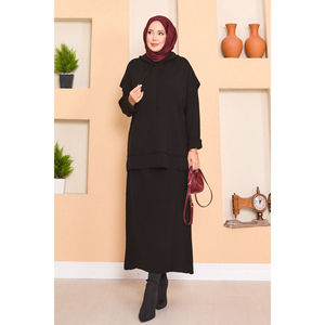 Conjunto de Dos Piezas con Detalle de Sudadera con Capucha, Hijab Negro Transpirable - Product Image 1