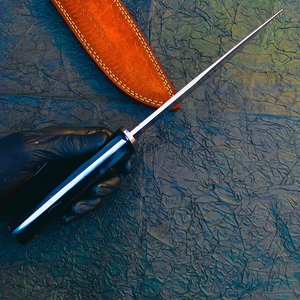 Cuchillo de caza de acero D2 hecho a mano personalizado para acampar/desollar, borde parcialmente dentado, mango de resina negra, Funda de cuero, 3 años - Product Image 4