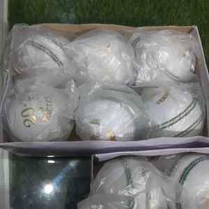 Pelota de críquet de práctica Kookaburra, blanca, de cuero duro, para bate de sauce inglés - Product Image 6