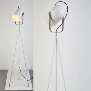 Lámpara de pie de estudio blanca perfecta para la configuración de estudio, dormitorio, salón, oficina y se puede utilizar como iluminación de pantalla creativa de la India - Product Image 6