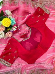 Sari de Satén para Mujer Fendy con Bordado de Lentejuelas y Ribete Lehriya en Contraste, Hecho en India, Disponible en Stock - Product Image 2