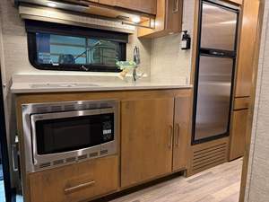 Autocaravana Mercedes-Benz Sprinter 3500XD Tiffin Way-Farer 25QW 2020 en perfecto estado - Product Image 6