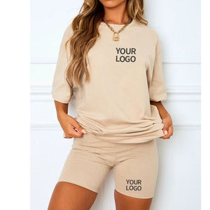 เซ็ตสองชิ้นลูกไม้หวานเป็นมิตรต่อสิ่งแวดล้อมสำหรับฤดูร้อนชุดเสื้อเอวลอยเลานจ์ของผู้หญิงพร้อมเสื้อยืดโลโก้ตามสั่งและกางเกงขาสั้น - Product Image 1