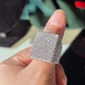 Bague de luxe en argent sterling 925 avec diamant moissanite VVS de différentes formes, style hip-hop, pour les occasions spéciales. - Product Image 3