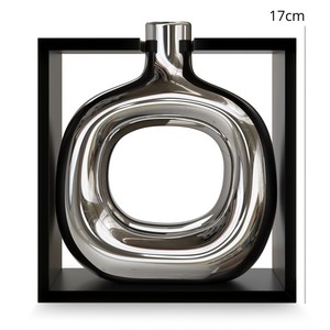 Vase de table en céramique contemporain emblématique, couleur argent, glaçure transparente - Product Image 4