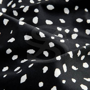 Traje de Baño de Tela Suave que Ofrece Ajuste Flexible, Secado Rápido, Comodidad y Diseño Moderno, Ideal para Entrenamiento de Natación - Product Image 6