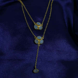 Collier ras du cou fin plaqué or avec calcédoine Accessoire élégant et luxueux - Product Image 4