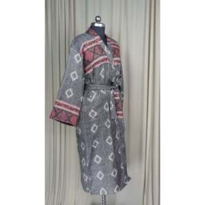 Robe-cardigan en mélange de laine de yak pour femme, imprimé losanges, confortable et chaude, vêtement d'intérieur d'hiver avec poches, manteau de maison gris - Tissu tissé ODM - Product Image 5