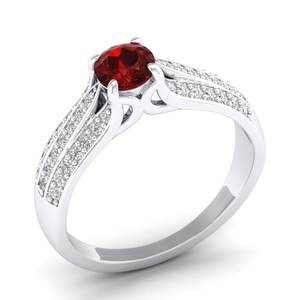 แหวนหมั้น REYES Dainty เงินแท้ 925 ประดับเพชรโมอิสซาไนต์ VVS คุณภาพสูง ทรงกลมเจียระไนแบบบริลเลียนท์ 0.5 กะรัต พร้อมพลอยโกเมน - Product Image 2