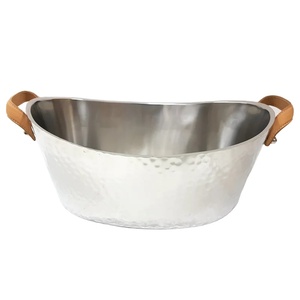 Tina para bebidas de cerveza de acero inoxidable martillado con mango de cuero perfecta para vajilla elegante en bodas y restaurantes - Product Image 1