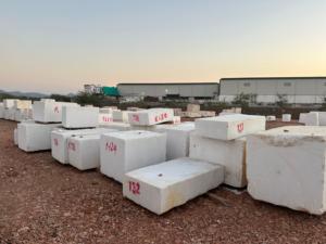 Commande en gros dalle de marbre blanc du Vietnam et matériau d'agate de bloc pour revêtement de sol et décoration de maison intérieure finition blanche élégante - Product Image 4