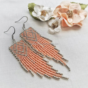 Recién llegado, Pendientes colgantes de diseñador con cuentas de semillas, colección de pendientes colgantes de Navidad personalizados para niñas y mujeres de RF Crafts - Product Image 5