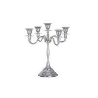Candélabre en métal de finition antique adapté à l'autel de cérémonie traditionnelle ou à la pièce maîtresse de décoration d'événement de luxe