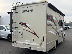 Venta de Autocaravanas Usadas T-r-a-n-s-i-t 350 H/D de Techo Bajo Clase B del Año 2019 - Product Image 5