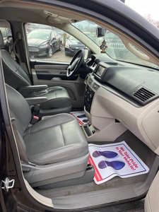 Auto Usado de Calidad a Precio Accesible, Volkswagen Routan 2012, Volante a la Izquierda - Product Image 4