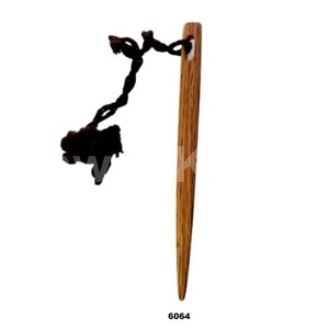 Huit pouces de long en bois de chêne tapisserie brosse à dents tapis Nalbinding faisant aiguille de tissage multi-usages marron - Product Image 1