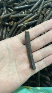 เม็ดอาหารสัตว์คุณภาพสูงเม็ดแกลบกาแฟชีวภาพสำหรับอาหารสัตว์จากดอกบัวสีน้ำเงินเวียดนาม - Product Image 3