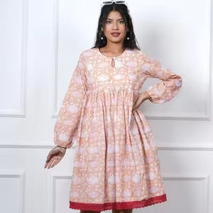 Robe portefeuille col rond en coton imprimé floral pour femmes Look d'été élégant pour le printemps et la plage sans effort Robes décontractées WCD08 - Product Image 1