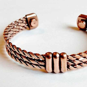 กำไลข้อมือทองแดงแท้ดีไซน์ใหม่สุดฮิต ดีไซน์เชือกถักสามเส้น กำไลทองแดงแม่เหล็กสำหรับโรคข้ออักเสบ - Product Image 1