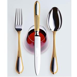 Juego de cubiertos chapados en oro de acero inoxidable al por mayor con cuchillo de hoja plateada para bodas y hoteles - Product Image 4