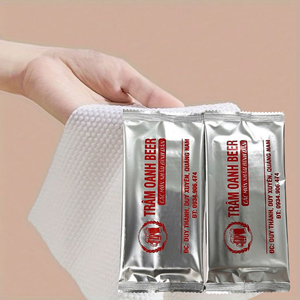 Toallitas húmedas desechables de tamaño de viaje OEM hechas en Vietnam Material no tejido Tela suave Tamaño personalizado Impresión de logotipo de embalaje para adultos - Product Image 1