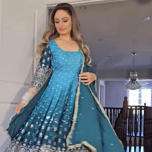 ชุดปักลายสองสีฟ้าท้องฟ้าแฟนซีสำหรับงานแต่งงานและงานปาร์ตี้ของปากีสถาน - Product Image 1