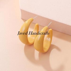 Vintage Designer <b>Clear</b> <b>Resin</b> Acrylic Huggie Hoop Earrings Fashion Jewelry With Heart-shaped Pearl for Wedding or Gift - Product Image 5