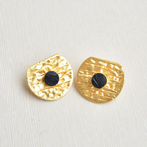 Aros de Latón Chapados en Oro al por Mayor, Joyería Auténtica con Piedras Preciosas, Textura Mate de Latón, Estilo Moderno, Alta Calidad - Product Image 1
