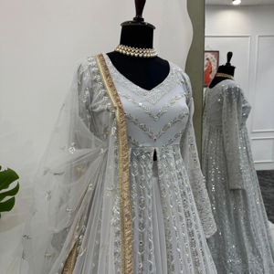 Curated Collection Faux Georgette Top Lehenga avec déclaration artistique Dupatta pour les détaillants haut de gamme en gros et pas cher - Product Image 1