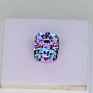Piedra Suelta de Alejandrita de Corte Cojín, Color Azul Cambiante, Calidad VVS1, 7 Quilates+, Creada en Laboratorio - Venta al por Mayor y Piezas Individuales - Product Image 4