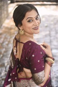 Sari de Seda Suave Banarasi en Color Vino |   Tela de Zari Plateada para Vestidos de Novia, Elegante Zari Plateado para Festivales y Eventos Tradicionales - Product Image 3