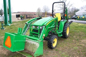 Tracteur à roues John Deere 3520 2013, automatique, 4x4, 55 CV, boîte de vitesses SS, pompe à engrenages, moteur - Product Image 4