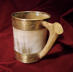 แก้วน้ำทรงเขาสีบลอนด์อ่อน ผิวเรียบเนียน โค้งมนอย่างมีสไตล์ มีสไตล์ มีจำหน่ายในราคาขายส่ง - Product Image 2