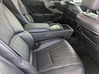 Voiture d'occasion en excellent état, Lexus LS 500h AWD Luxury Sedan 2023, prête à être expédiée