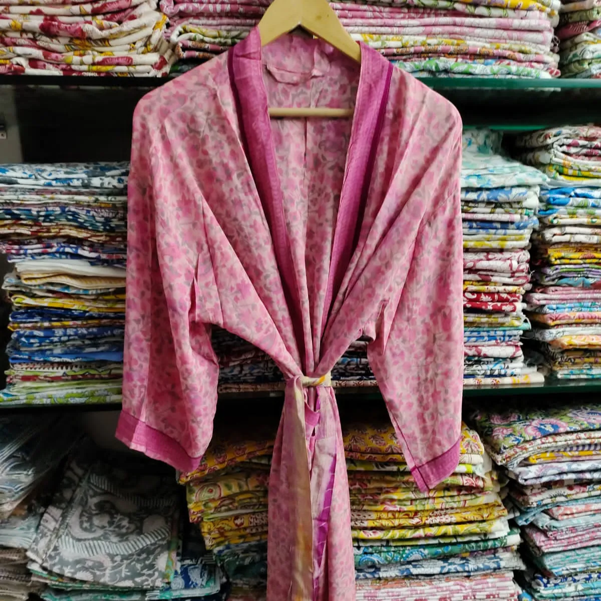 Kimono sutra murah dan produsen hadiah pakaian malam kimono sutra untuk Hari Ibu pengiring pengantin jubah ukuran bebas kimono sutra