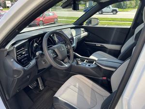 SUV Híbrido TX 500H F Sport Performance Premium 2024 con Bajo Kilometraje y Tracción en las Cuatro Ruedas - Product Image 2