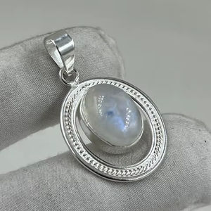 Colgante de círculo de piedra lunar arcoíris de plata esterlina 925 al por mayor | Bisel de cuerda moderna Joyería de diseñador geométrico - Product Image 1