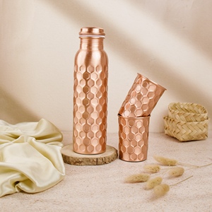 Bouteille d'eau en cuivre de luxe pour le yoga et le bien-être, écologique, portable, grande capacité, personnalisable pour la maison et le bureau - Product Image 3
