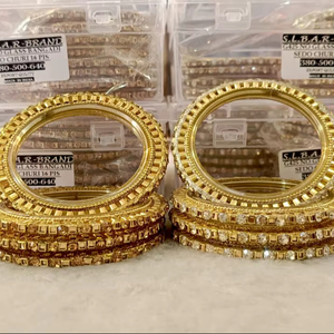 Hermosos brazaletes Rajwadi para mujer, Metal de aleación de zinc elaborado con perla de moda, perfecto para fiestas de boda y celebraciones - Product Image 1